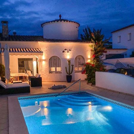 Charmante Villa Avec Piscine Dans Les Canaux Empuriabrava Exterior photo